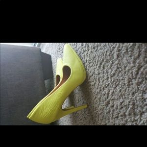 Lemon lime Qupid heels
